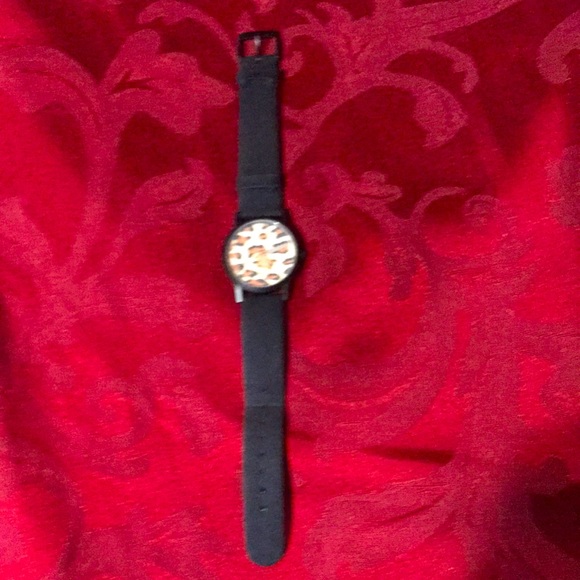 π₯HOT FLASH SALE!!π₯ NWOT Hot Topic wristwatch leopard w/genuine leather - Picture 3 of 6